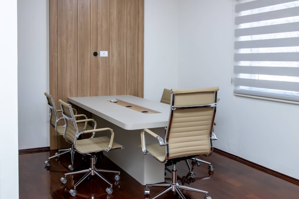 Mesa de reuniao advogada mayne hortense